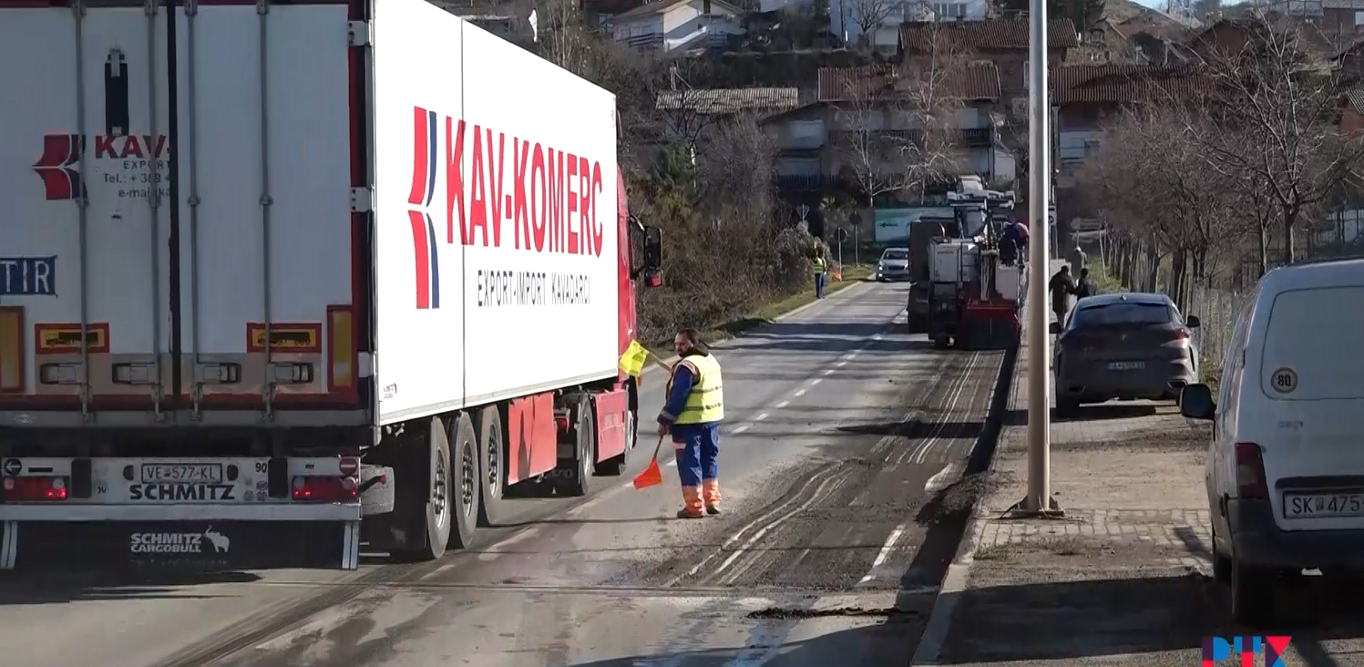 /ВИДЕО/   НАЈПРОМЕТНАТА СООБРАЌАЈНИЦА ВО КАВАДРАЦИ ,,Северен булевар,, се корегира